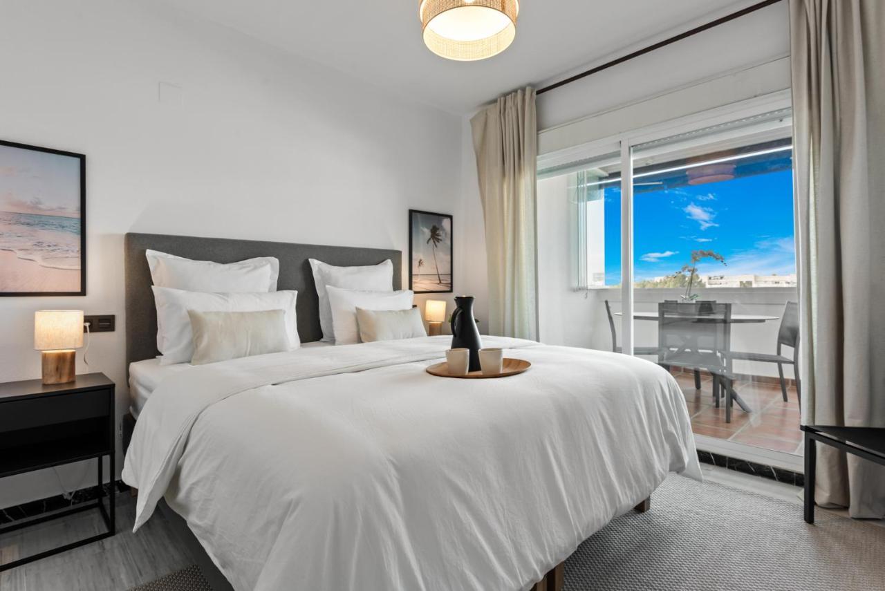 Modern Apartment - 2 Bedrooms, Beachside - Puerto Banus Marbella Ngoại thất bức ảnh