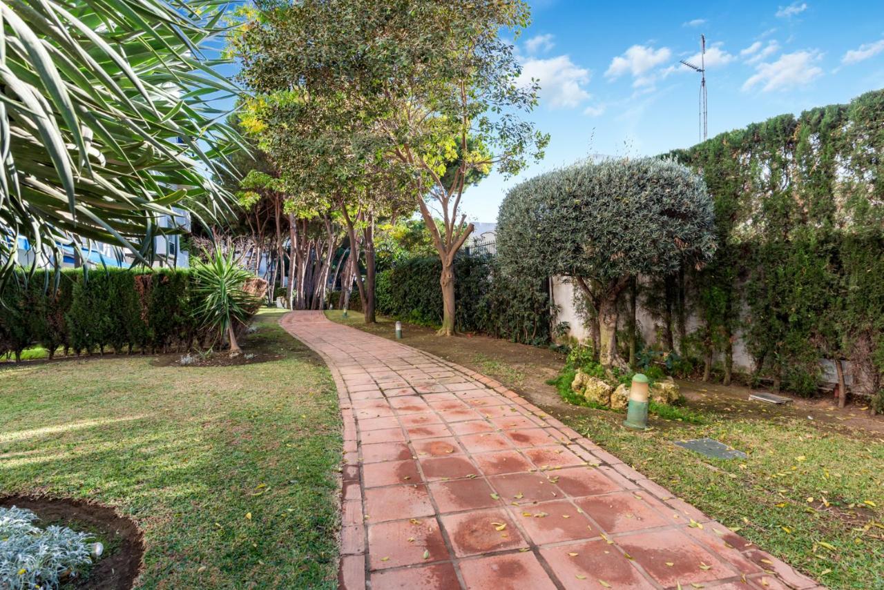 Modern Apartment - 2 Bedrooms, Beachside - Puerto Banus Marbella Ngoại thất bức ảnh