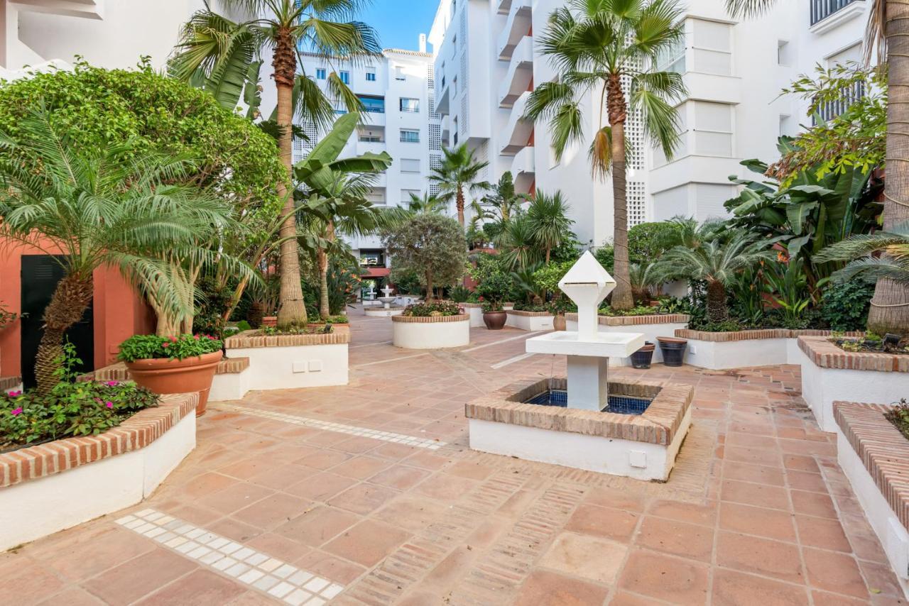 Modern Apartment - 2 Bedrooms, Beachside - Puerto Banus Marbella Ngoại thất bức ảnh