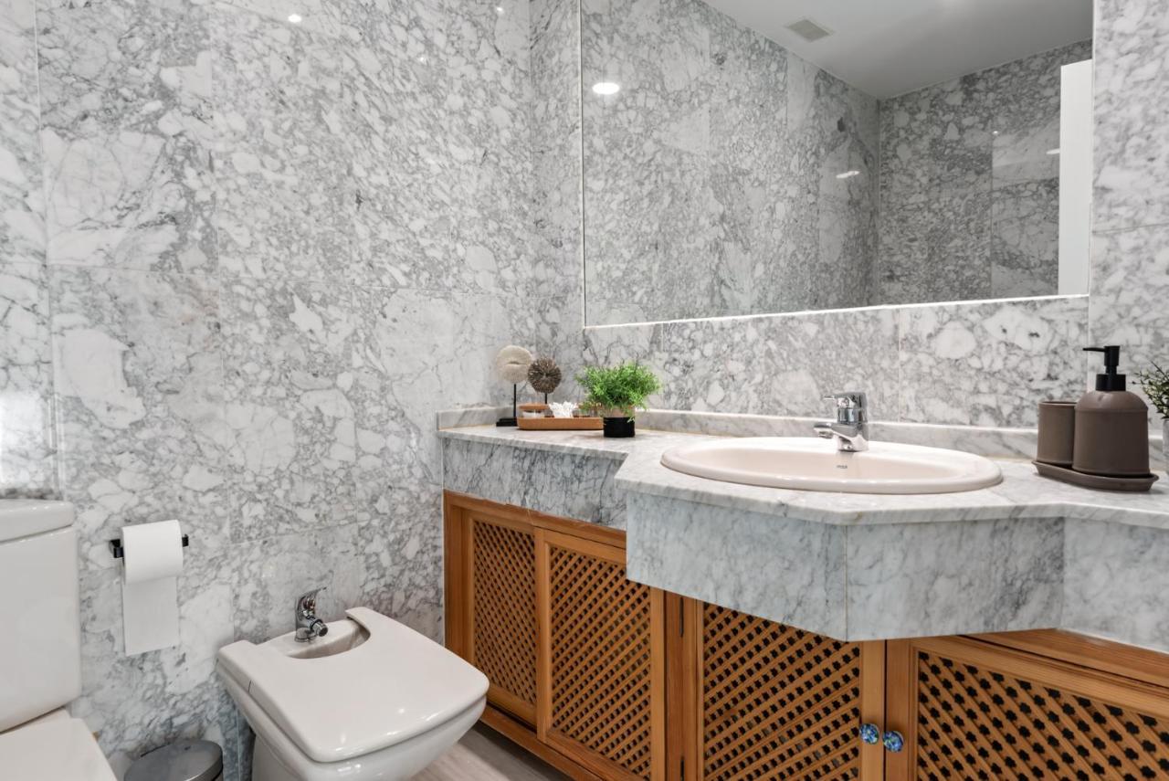 Modern Apartment - 2 Bedrooms, Beachside - Puerto Banus Marbella Ngoại thất bức ảnh