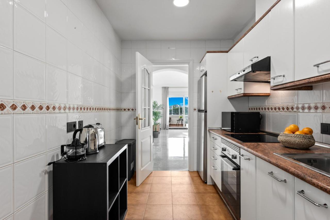 Modern Apartment - 2 Bedrooms, Beachside - Puerto Banus Marbella Ngoại thất bức ảnh