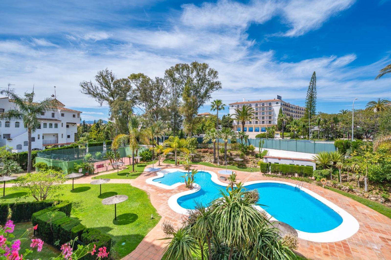 Modern Apartment - 2 Bedrooms, Beachside - Puerto Banus Marbella Ngoại thất bức ảnh