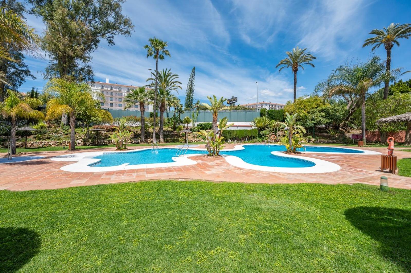 Modern Apartment - 2 Bedrooms, Beachside - Puerto Banus Marbella Ngoại thất bức ảnh